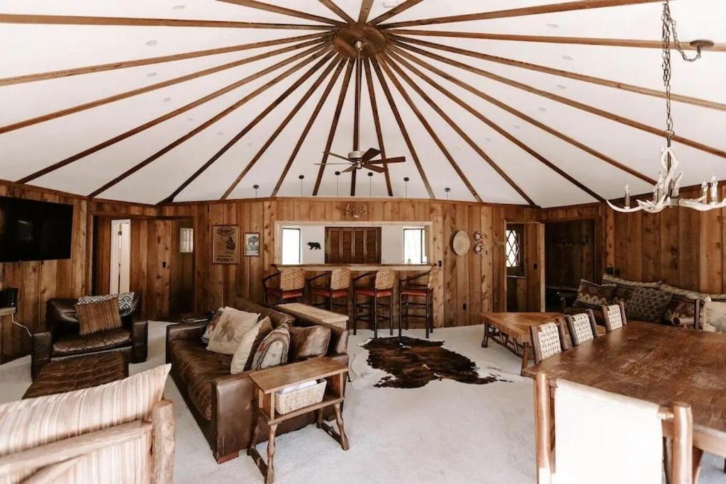 Cabin With Treehouse Views, 3 King Beds, 4 Bunks, And Large Hot Tub! Гетлинбург Екстериор снимка