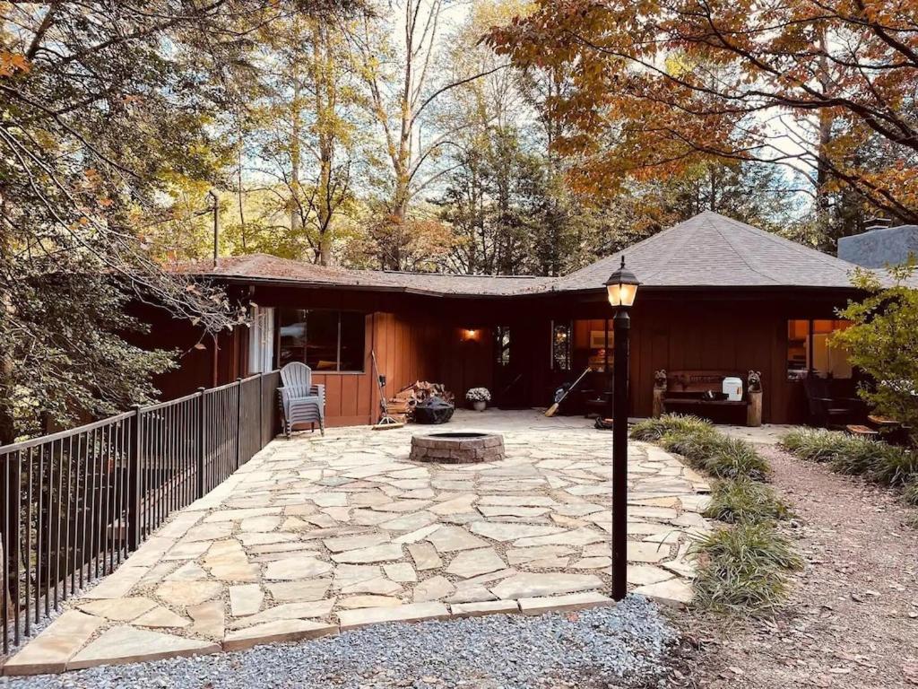 Cabin With Treehouse Views, 3 King Beds, 4 Bunks, And Large Hot Tub! Гетлинбург Екстериор снимка