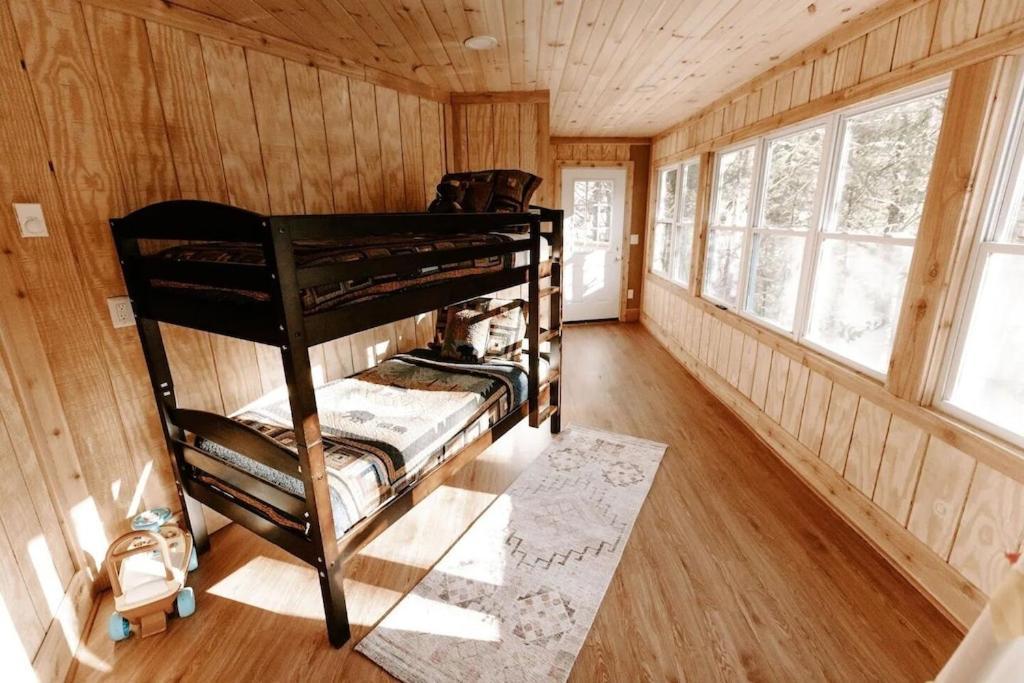 Cabin With Treehouse Views, 3 King Beds, 4 Bunks, And Large Hot Tub! Гетлинбург Екстериор снимка