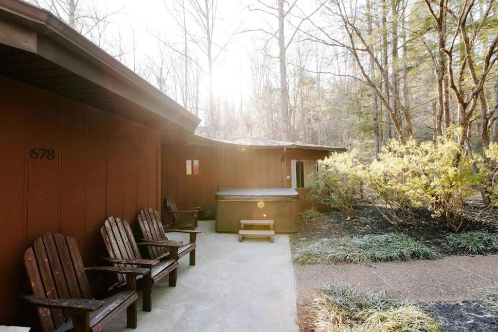 Cabin With Treehouse Views, 3 King Beds, 4 Bunks, And Large Hot Tub! Гетлинбург Екстериор снимка