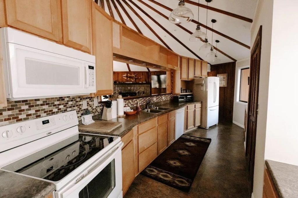 Cabin With Treehouse Views, 3 King Beds, 4 Bunks, And Large Hot Tub! Гетлинбург Екстериор снимка