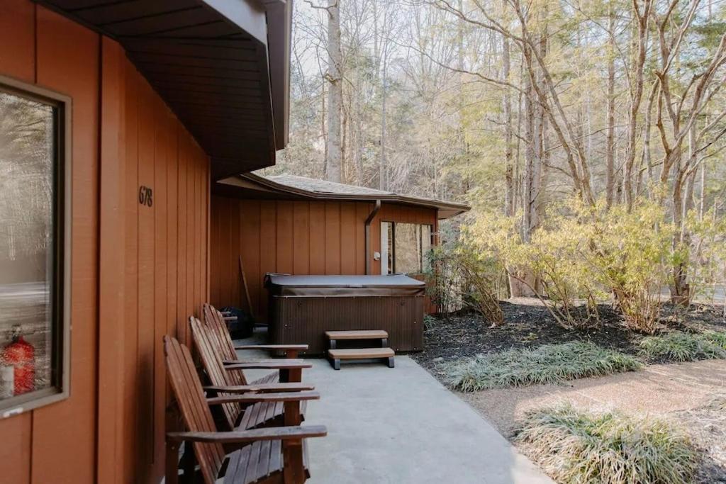 Cabin With Treehouse Views, 3 King Beds, 4 Bunks, And Large Hot Tub! Гетлинбург Екстериор снимка